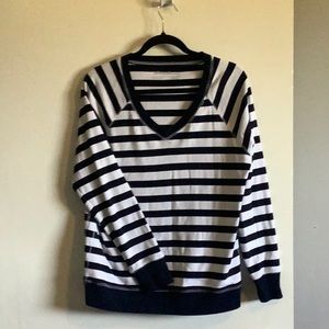 Eddie Bauer long sleeve v-neck sweatshirt